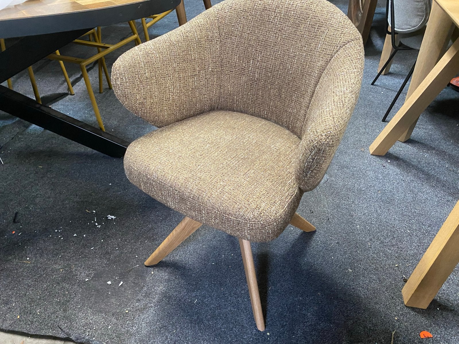 Connor Stoel Taupe Bouclé met Houten Draaipoot, Ophalen, Overige kleuren, Nieuw, X