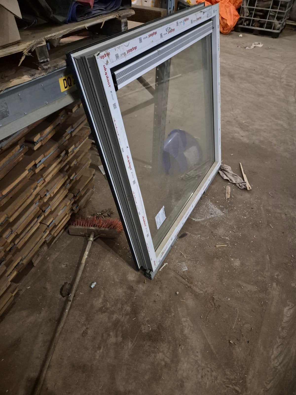 kunstof raamkozijn met ventilatie rooster, Kunststof, Raamkozijn, Nieuw, Inclusief glas