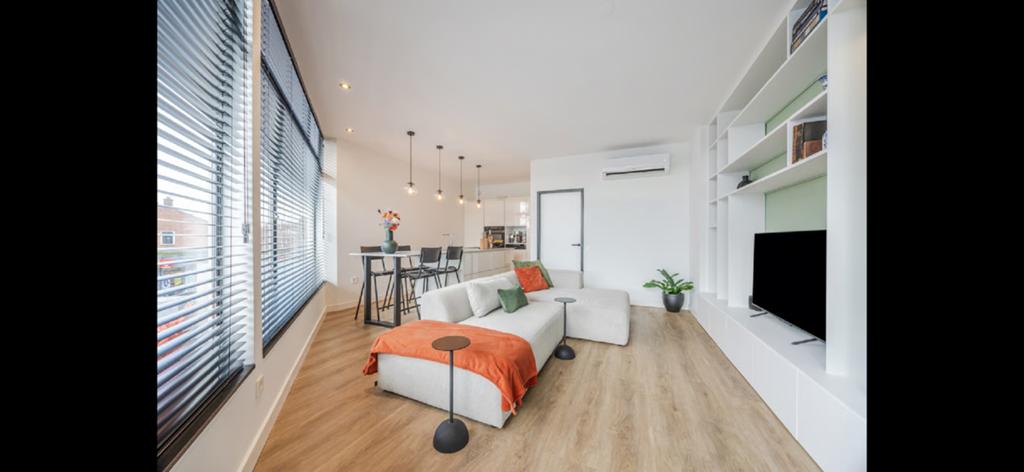 Ruime bank met Chaisse Longue - 295x165 cm, Huis en Inrichting, Banken | Bankstellen, Ophalen, 250 tot 300 cm, Gebruikt, Hoekbank