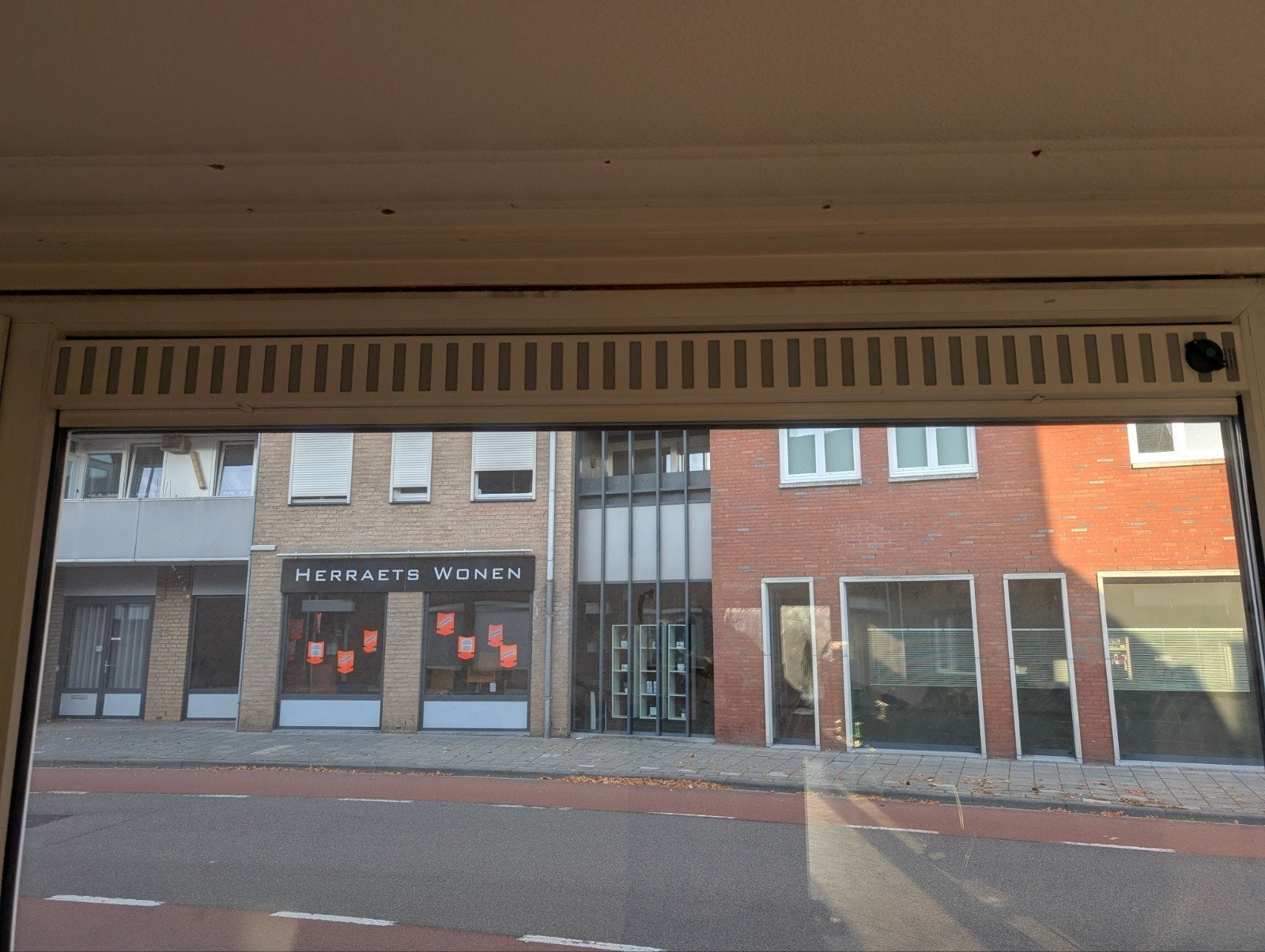 Kunststof raam met dubbel glas, kiep/klap en vensterbank, Doe-het-zelf en Verbouw, Glas en Ramen, Ophalen, Gevelraam of Ruit, Gebruikt