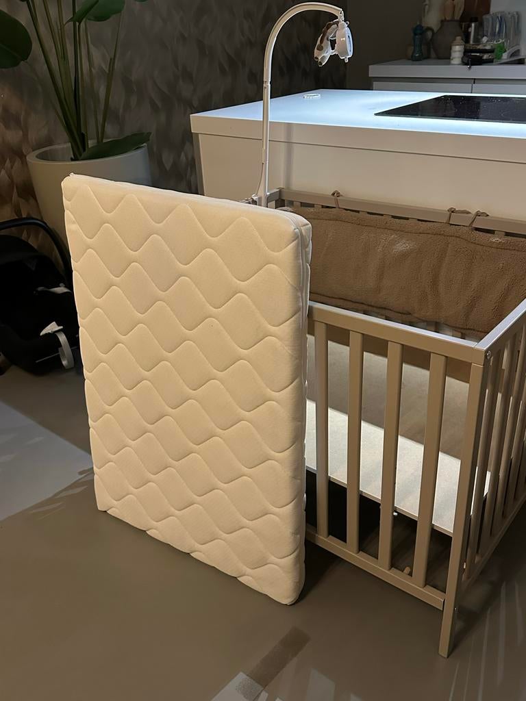 Prénatal Box met platte spijlen,incl. matras, Jollein bumper, Kinderen en Baby's, Ophalen of Verzenden, Zo goed als nieuw, Rechthoekig