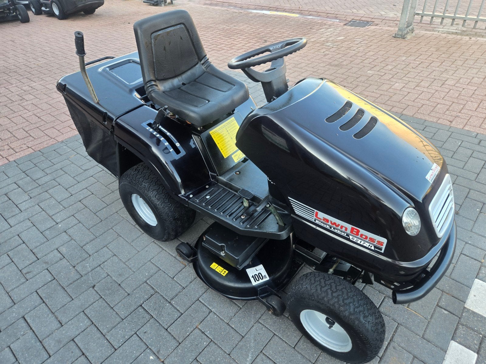 zitmaaier lawn boss
hydrostaat voet
Moter 17/5 pk, Ophalen, Zo goed als nieuw, 50 cm of meer