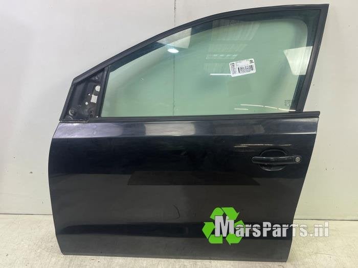 Portier 4Deurs links-voor van een Volkswagen Polo (LC9X)