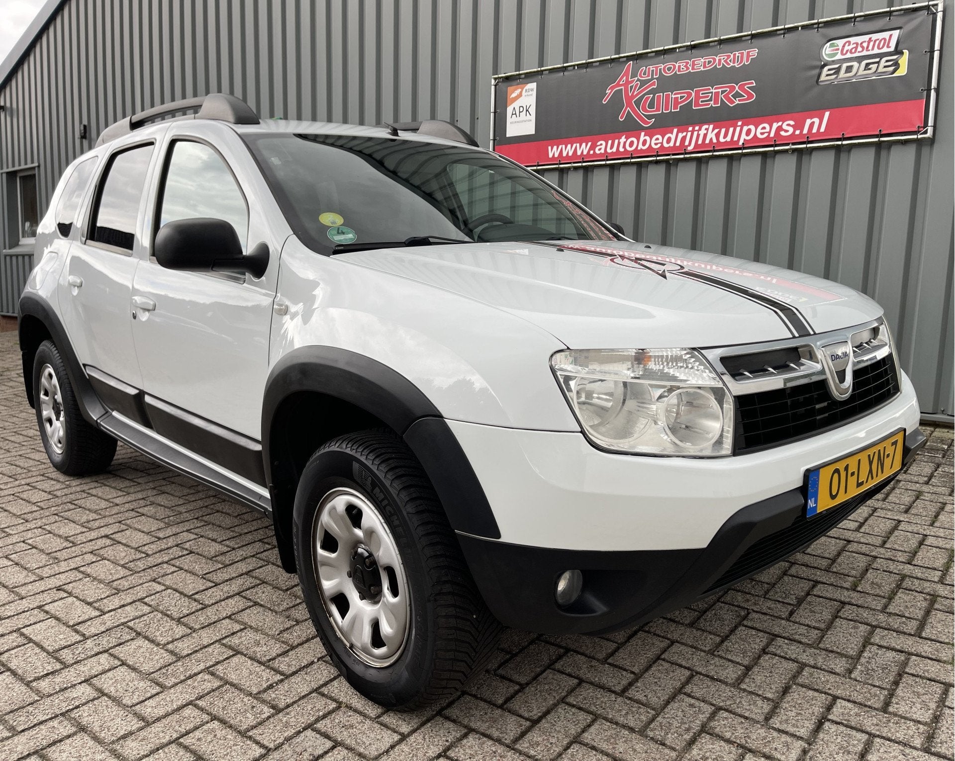 Dacia Duster 1.6 Lauréate 2wd Airco.Cruise.Pdc.Trekhaak, Auto's, Dacia, Stof, Gebruikt, Zwart, 4 cilinders