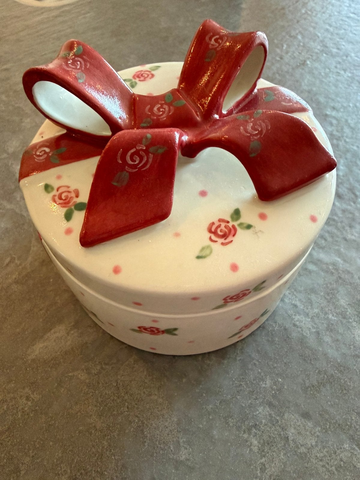 Keramieken pot met strik Froukjes Servies, Verzenden