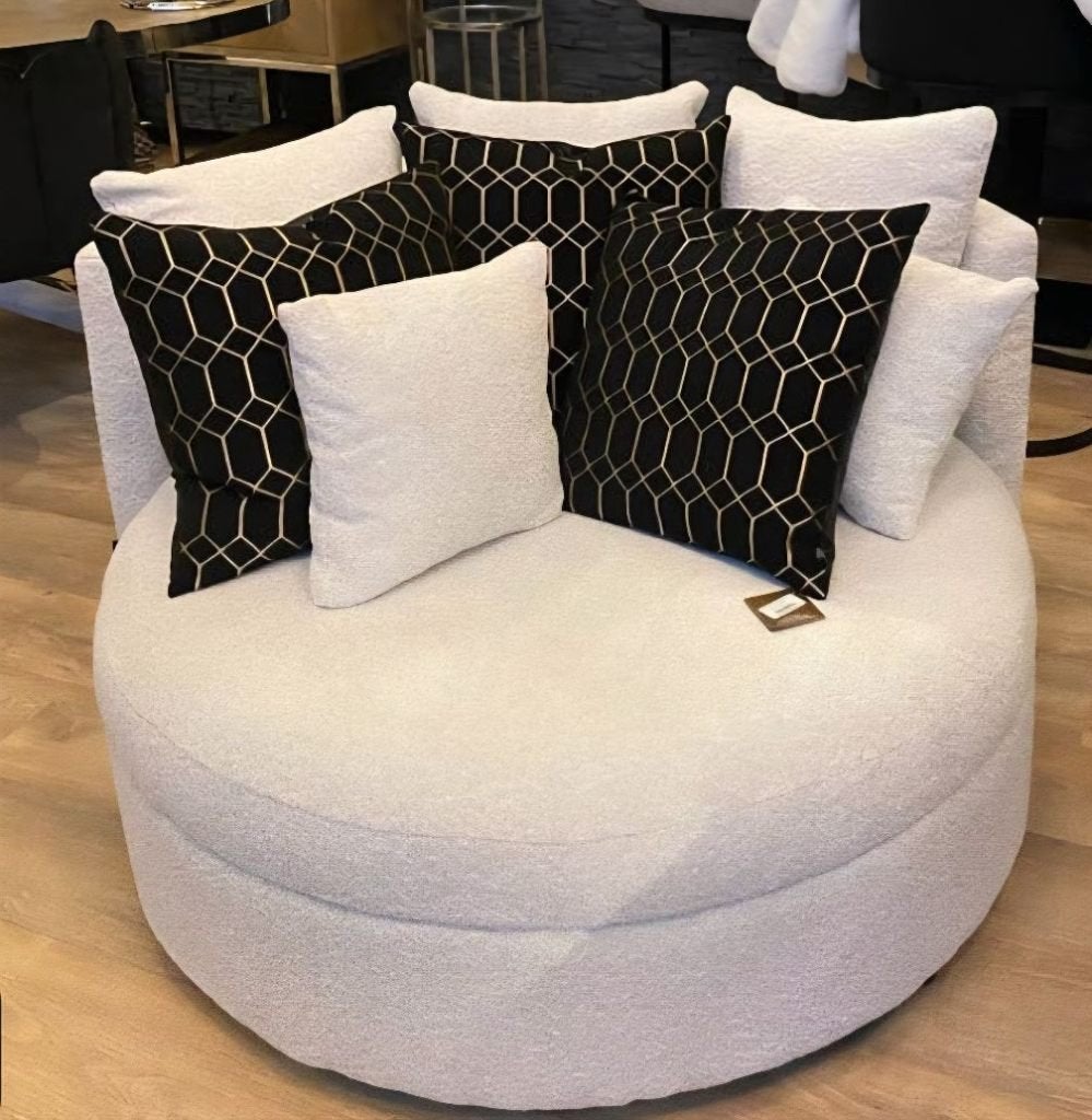 Luxe ronde Loveseat Inclusief 5 kussens in dezelfde kleur, Huis en Inrichting, Ophalen, 100 tot 125 cm, Minder dan 150 cm, Hotel chique en Eric Kuster Modern Scandinavisch Japandi