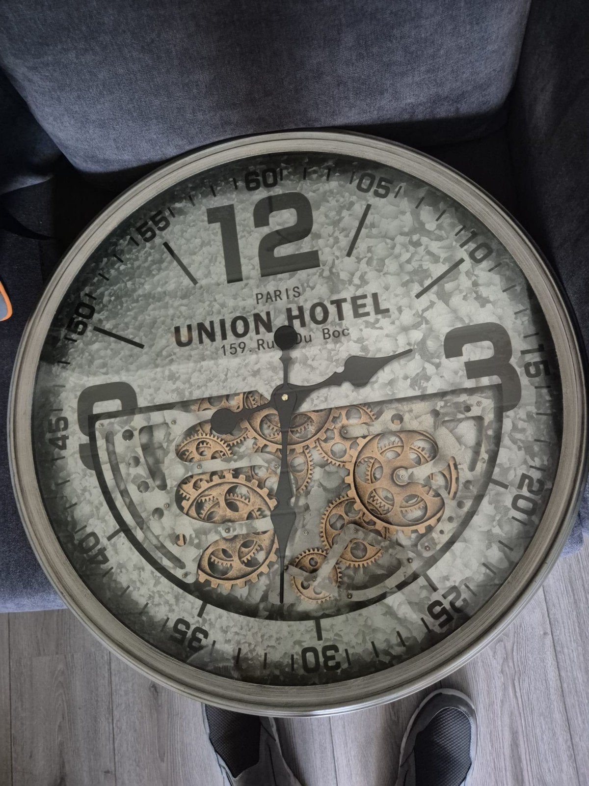 Grote Industriële Wandklok met Zichtbaar Uurwerk, Antiek en Kunst, Ophalen of Verzenden
