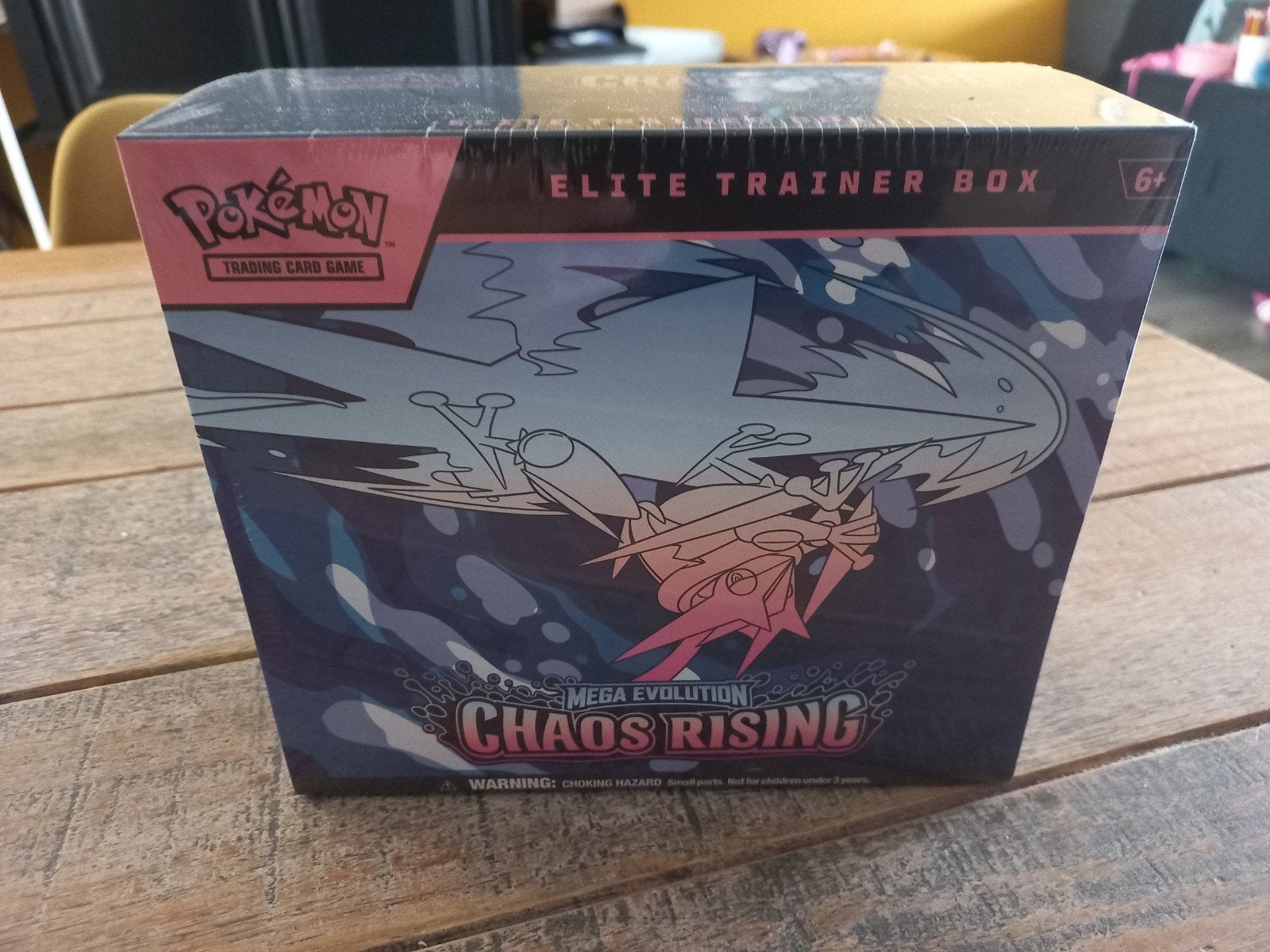 Chaos rising etb, Ophalen of Verzenden, Nieuw, Boosterbox, Foil