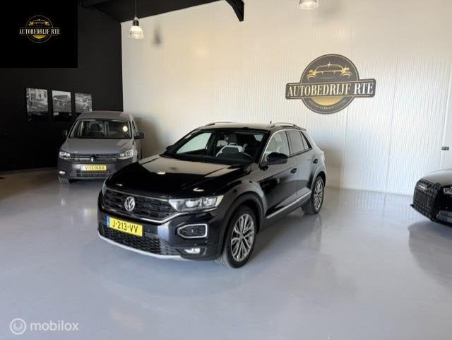 Volkswagen T-Roc 1.5 TSI Sport Business R AUTOMAAT, Stof, 4 cilinders, 150 pk, Bedrijf