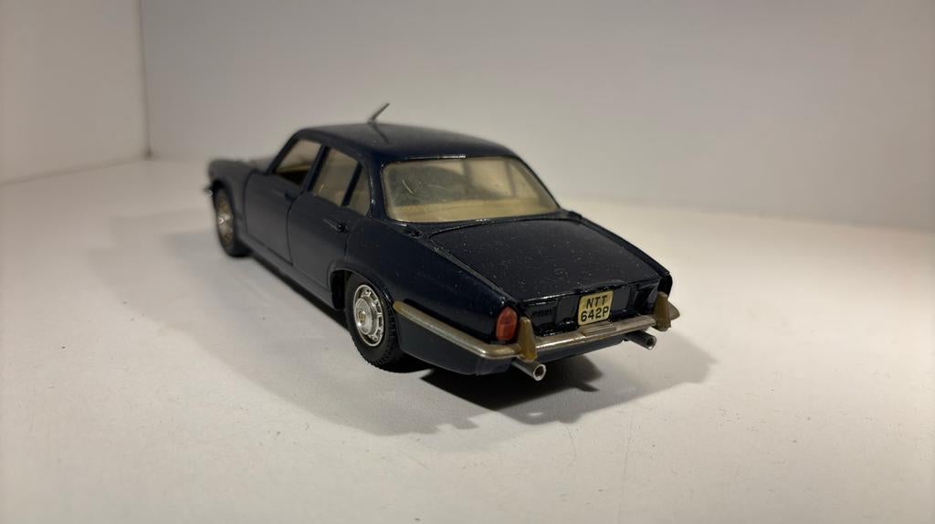 Jaguar xj4.2 saloon polistil 1.25, Hobby en Vrije tijd, Modelauto's | 1:24, Overige merken, Ophalen of Verzenden, A, A