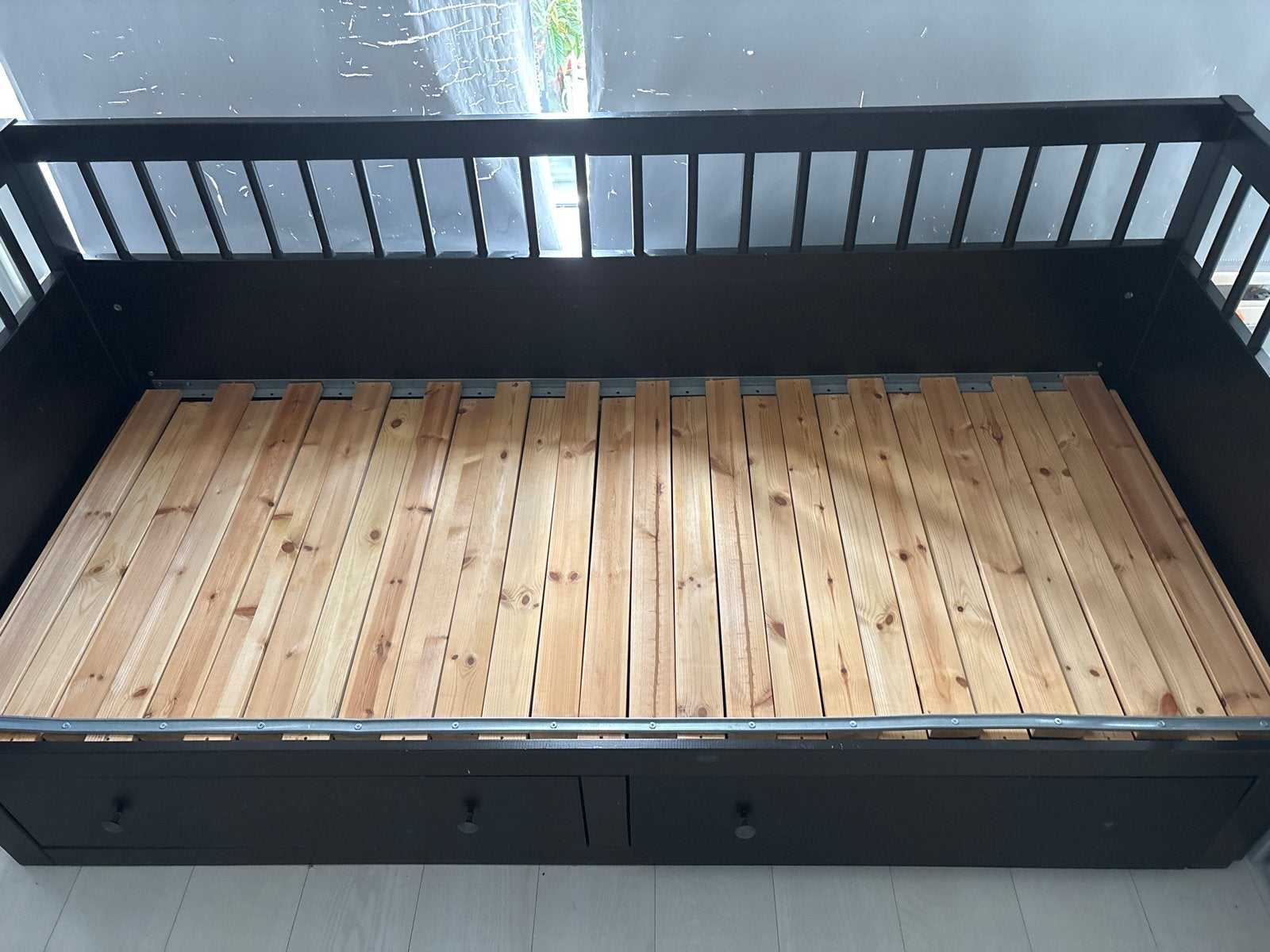 IKEA Hemnes bedbank zwart met 2 lades, Huis en Inrichting, Slaapkamer | Bedden, Gebruikt, Eenpersoons, Zwart, Ophalen of Verzenden