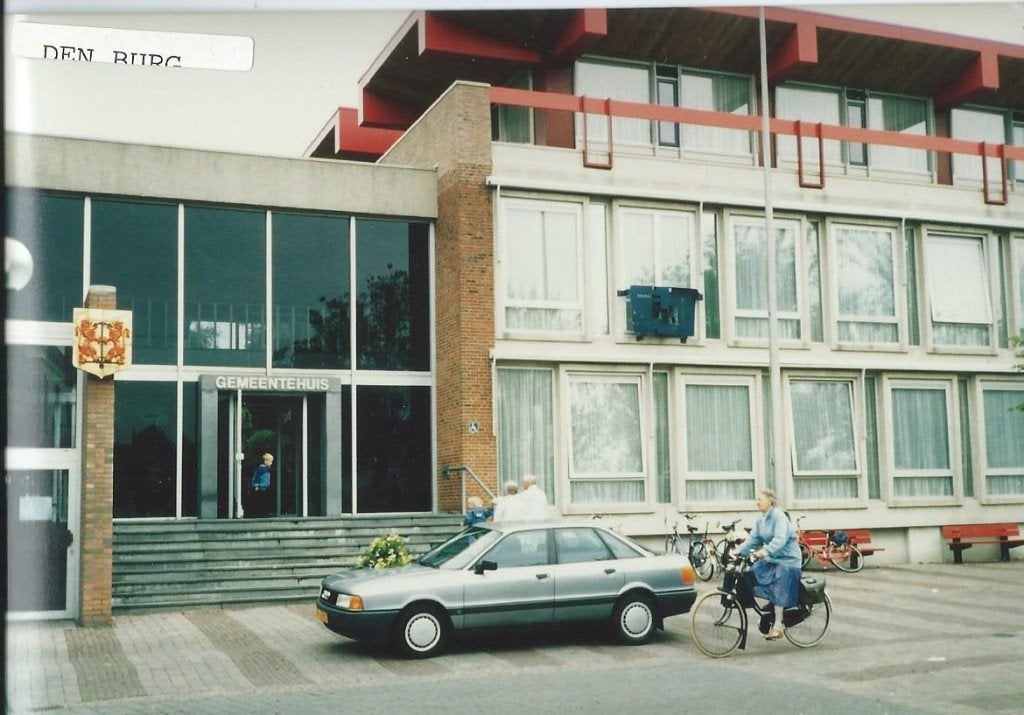 Ansichtkaart  DEN BURG  TEXEL     Foto gemeentehuis, Verzenden, Waddeneilanden