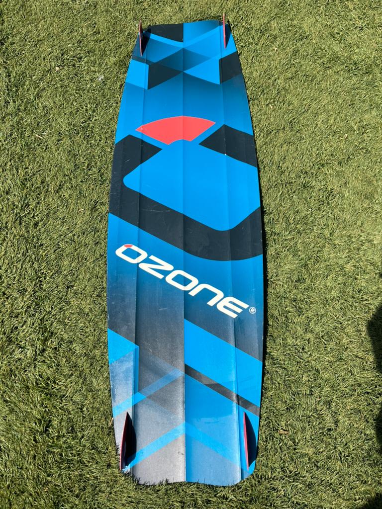 Ozone Torque 134x40, Watersport en Boten, Kitesurfen, Gebruikt, Twintip, 9 m², Kiteboard