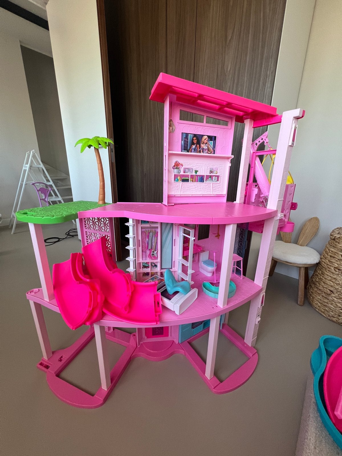 Groot Barbie Droomhuis met accessoires, Kinderen en Baby's, Speelgoed | Poppen, Ophalen of Verzenden, Gebruikt, Barbie