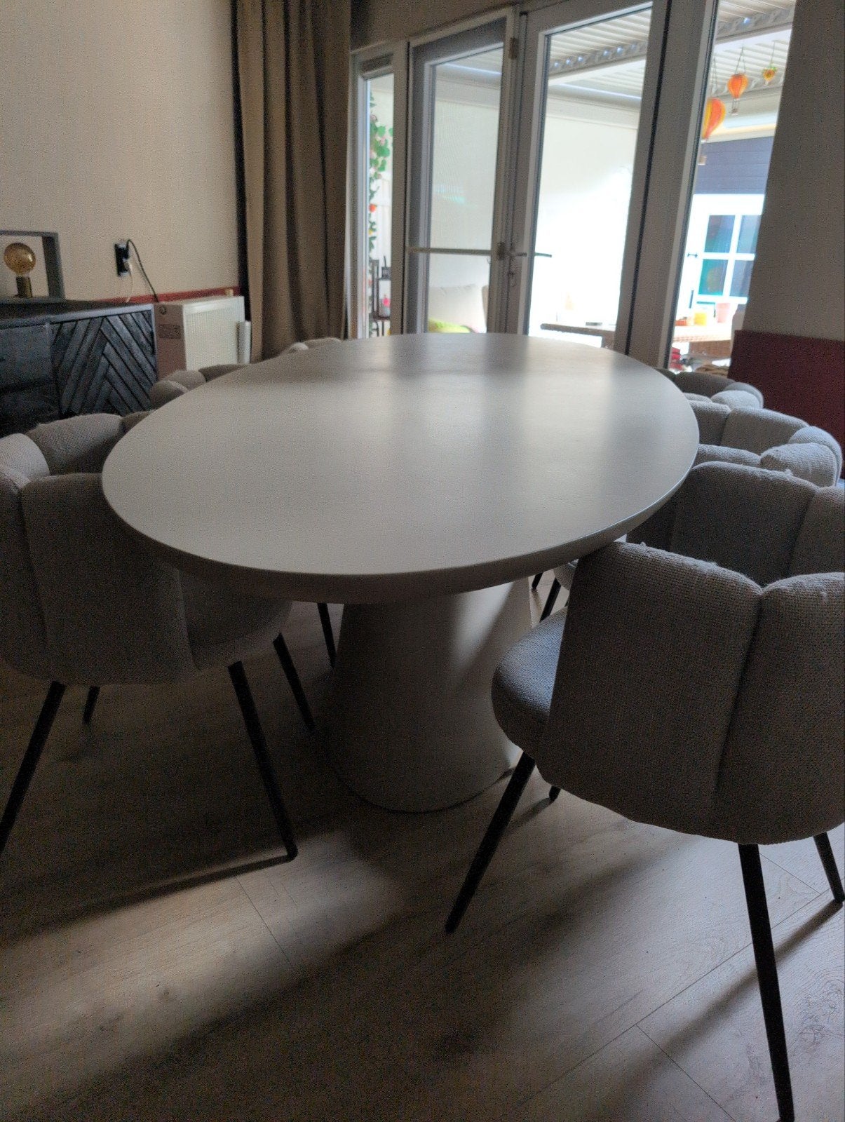 Ovale eettafel betonlook 240x102 cm, Huis en Inrichting, Tafels | Eettafels, Ophalen, Overige materialen, 200 cm of meer, 50 tot 100 cm