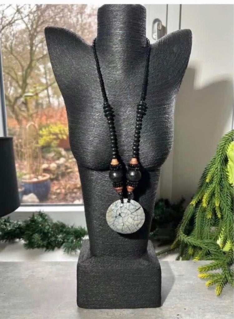 Mooie Zwarte Hoge Buste voor Sieraden Gratis ketting erbij, Ophalen of Verzenden