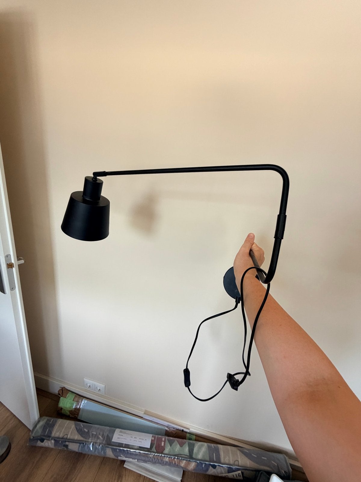 Zwarte wandlamp met verstelbare zwenkarm, Ophalen, Gebruikt, Zwart, Overige fittingen