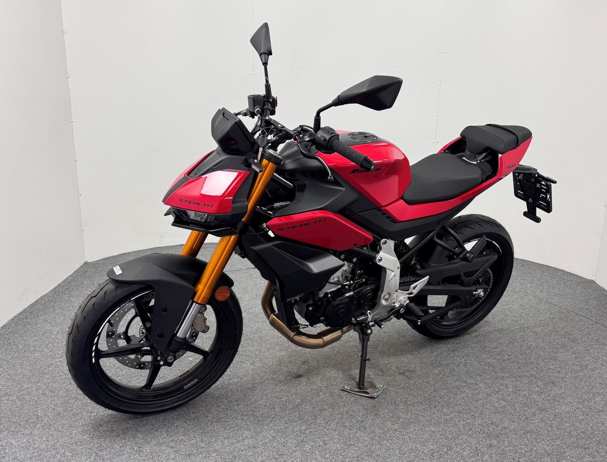 Fantic Stealth 500 (bj 2026), Bedrijf, Fantic, Naked bike