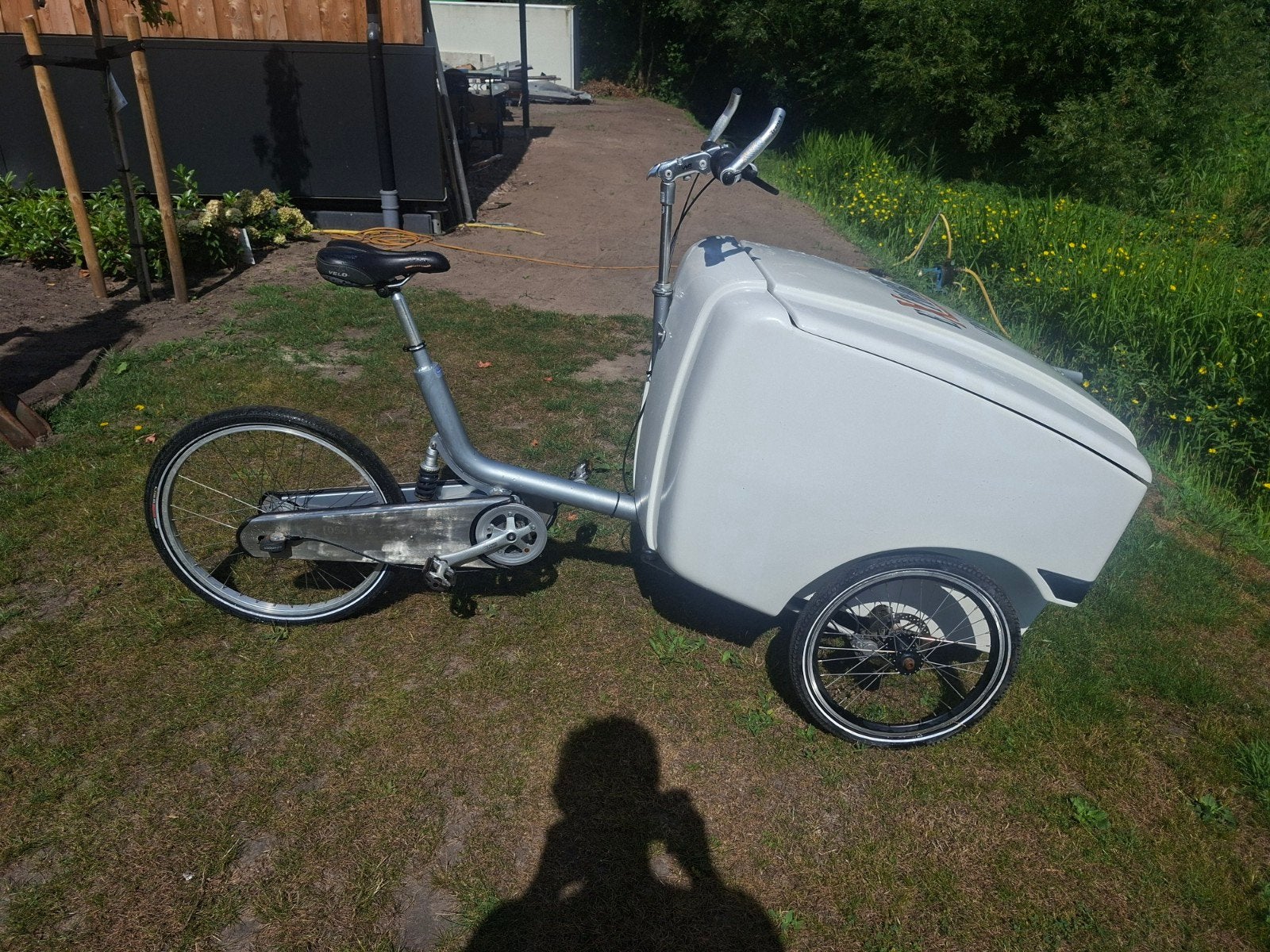 Witte bakfiets met 5 versnellingen en goede remmen, Fietsen en Brommers, Fietsen | Bakfietsen, Ophalen, Gebruikt, Trommelrem, Goederen