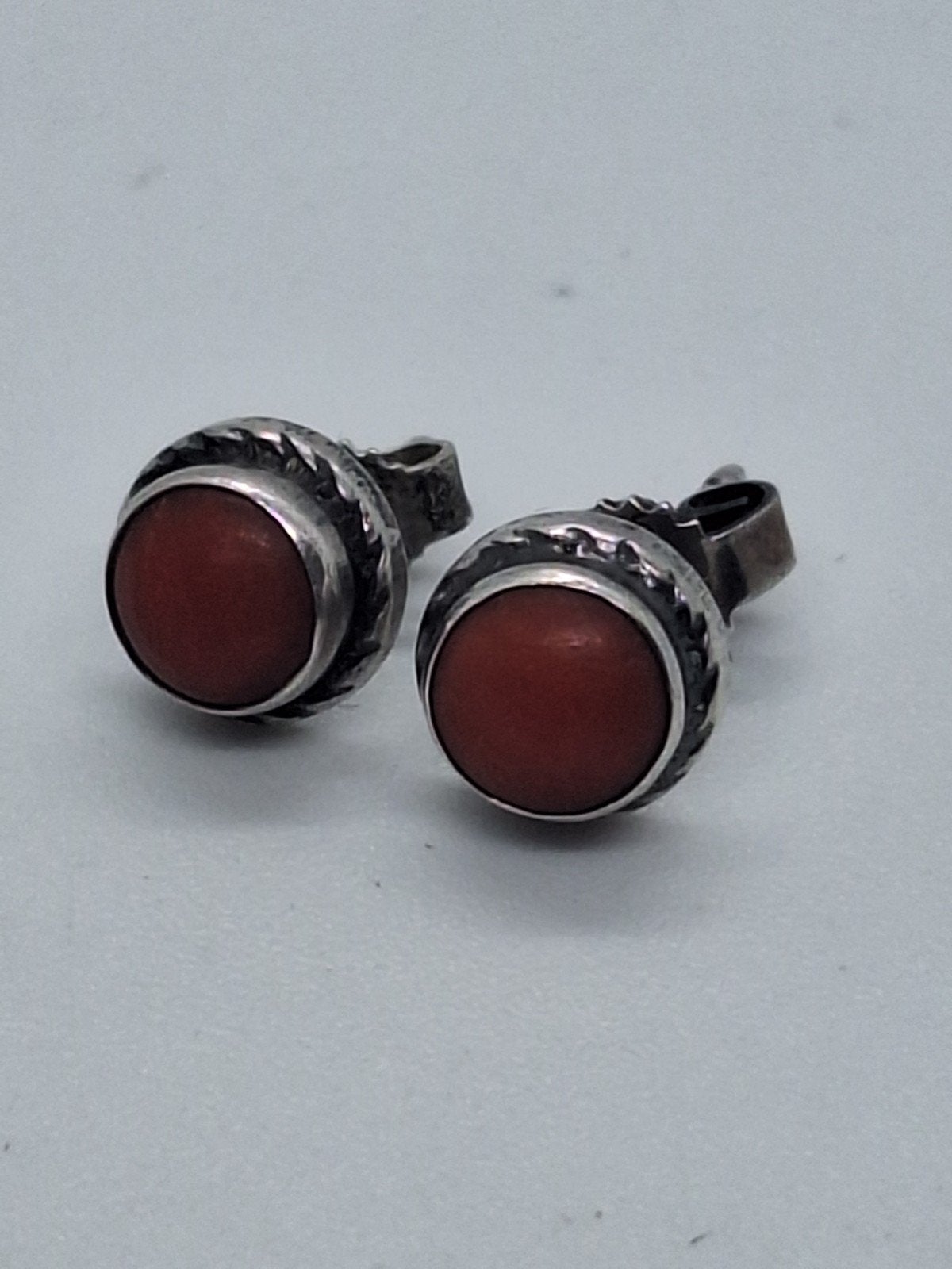Bloedkoraal Oorknopjes 925  - 0.6 mm Doorsnee, Sieraden, Tassen en Uiterlijk, Gebruikt, Ophalen of Verzenden, Met edelsteen, Knopjes of Stekers