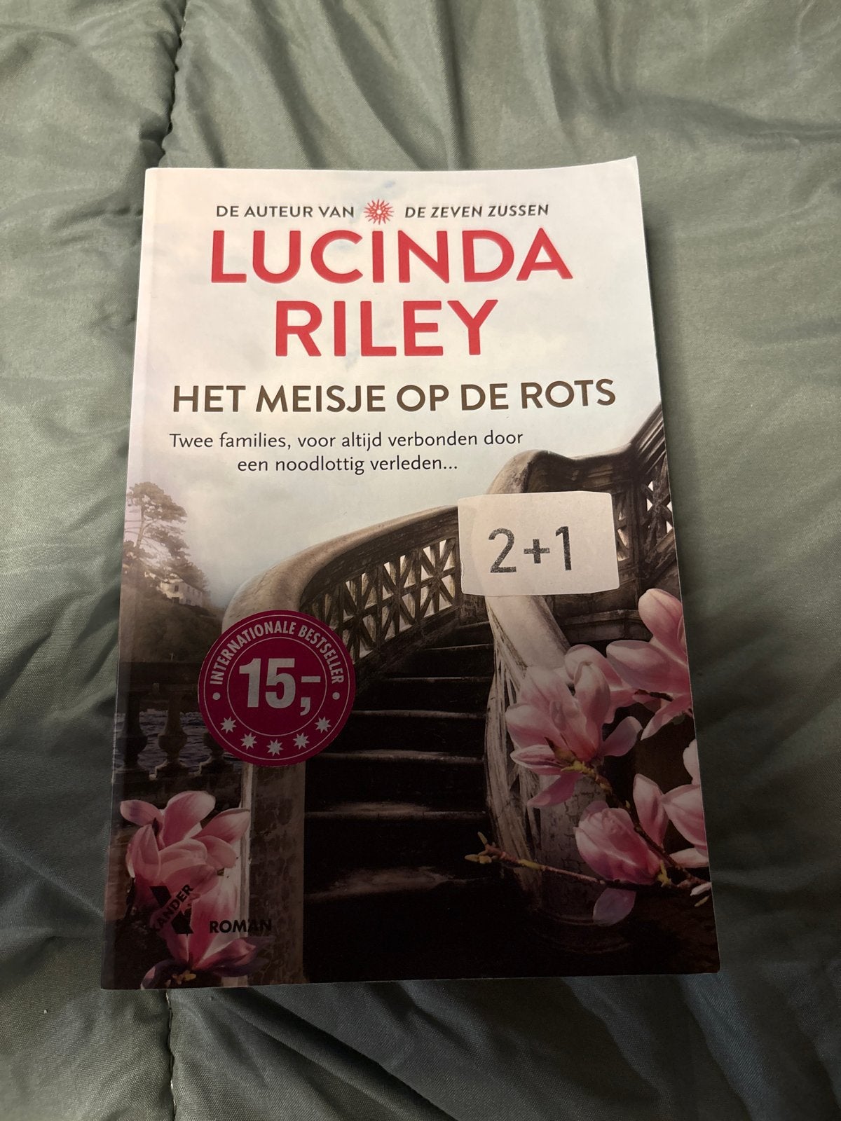 Het Meisje op de Rots - Lucinda Riley (Roman), Boeken, Romans, Ophalen of Verzenden, Zo goed als nieuw, Europa overig
