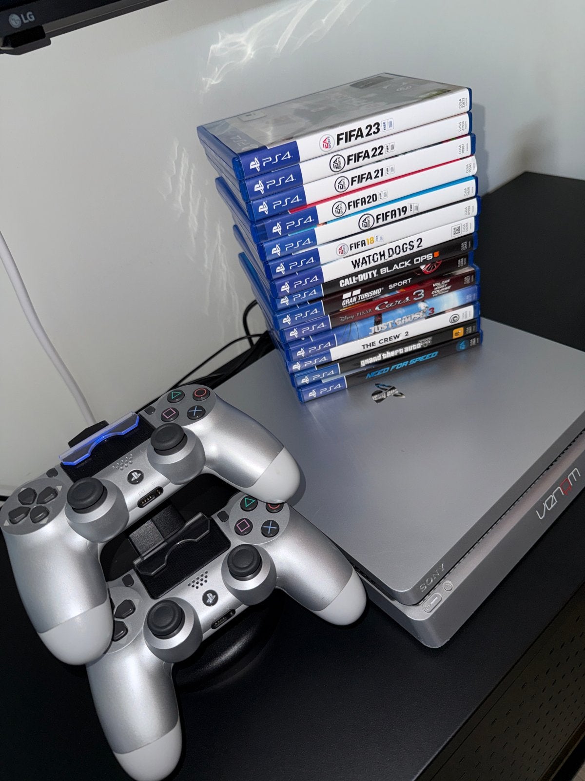 PS4 Slim Zilver met 2 controllers en 12 games, Overige genres, 2 spelers, Eén computer, Ophalen of Verzenden