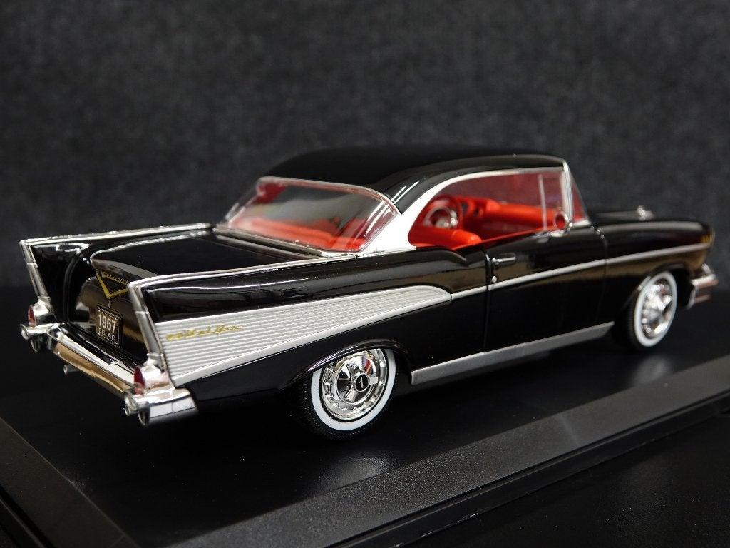 Maisto 1:18 1957 Chevrolet Bel Air zwart, Hobby en Vrije tijd, Maisto, Auto, Onbekend, Nieuw