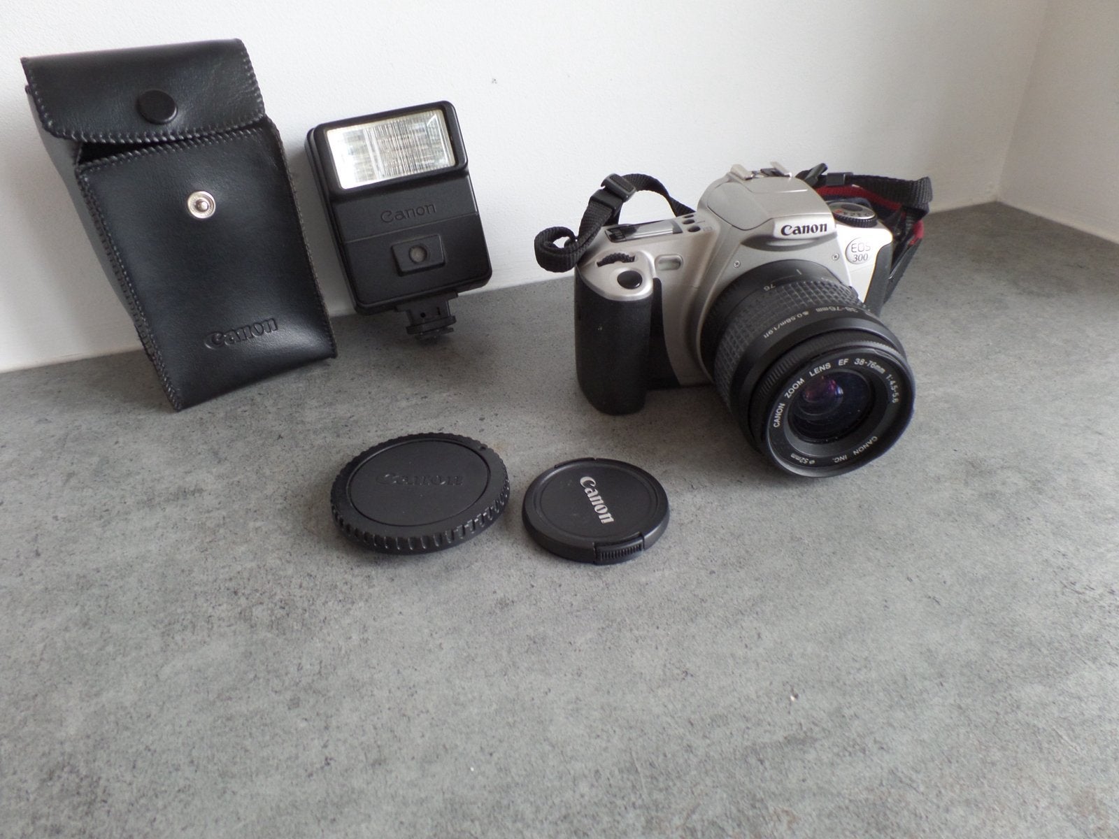 Canon EOS 300 met Canon EF 38-76 lens, Audio, Tv en Foto, Fotocamera's Analoog, Ophalen of Verzenden, Gebruikt, Spiegelreflex