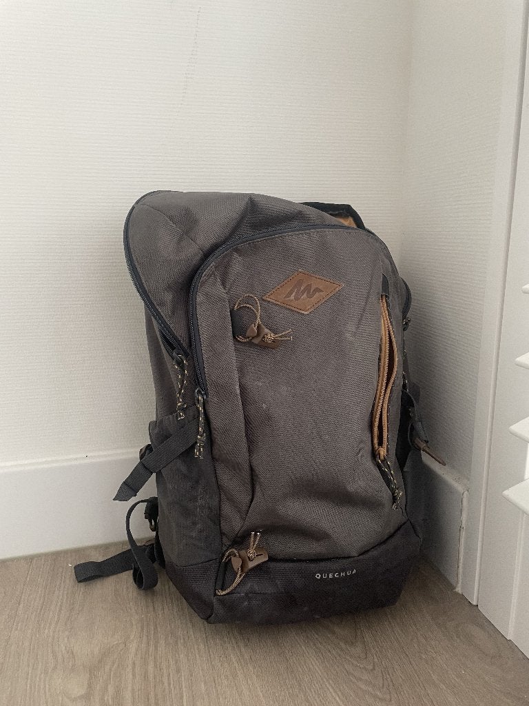 Grijs rugtas, 25 tot 40 cm, Zo goed als nieuw, Waterdicht, Ophalen