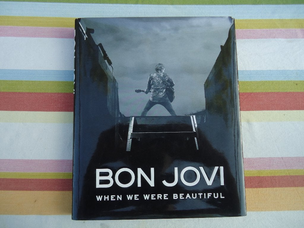 Bon Jovi When we are beautiful By Phil Griffin 2009, Verzamelen, Verzenden, Zo goed als nieuw, Boek, Tijdschrift of Artikel