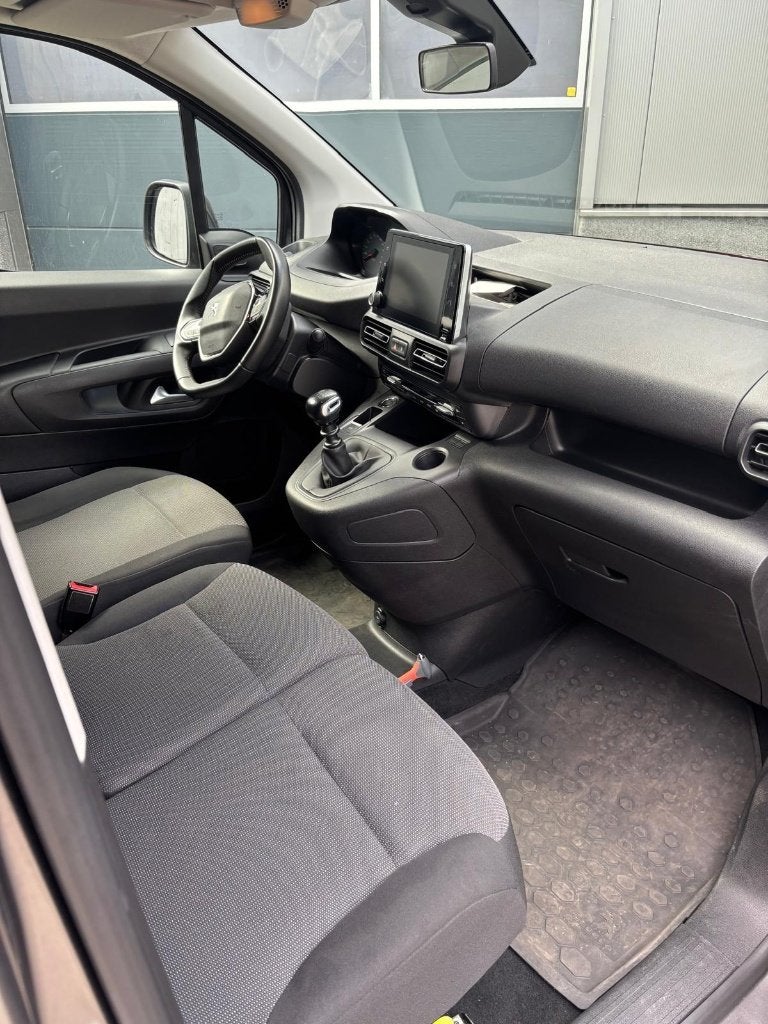 Peugeot Partner 1.5 Bluehdi 100pk S&S 650kg 3-zits 2023, Auto's, Voorwielaandrijving, 4 cilinders, Particulier, Zilver of Grijs