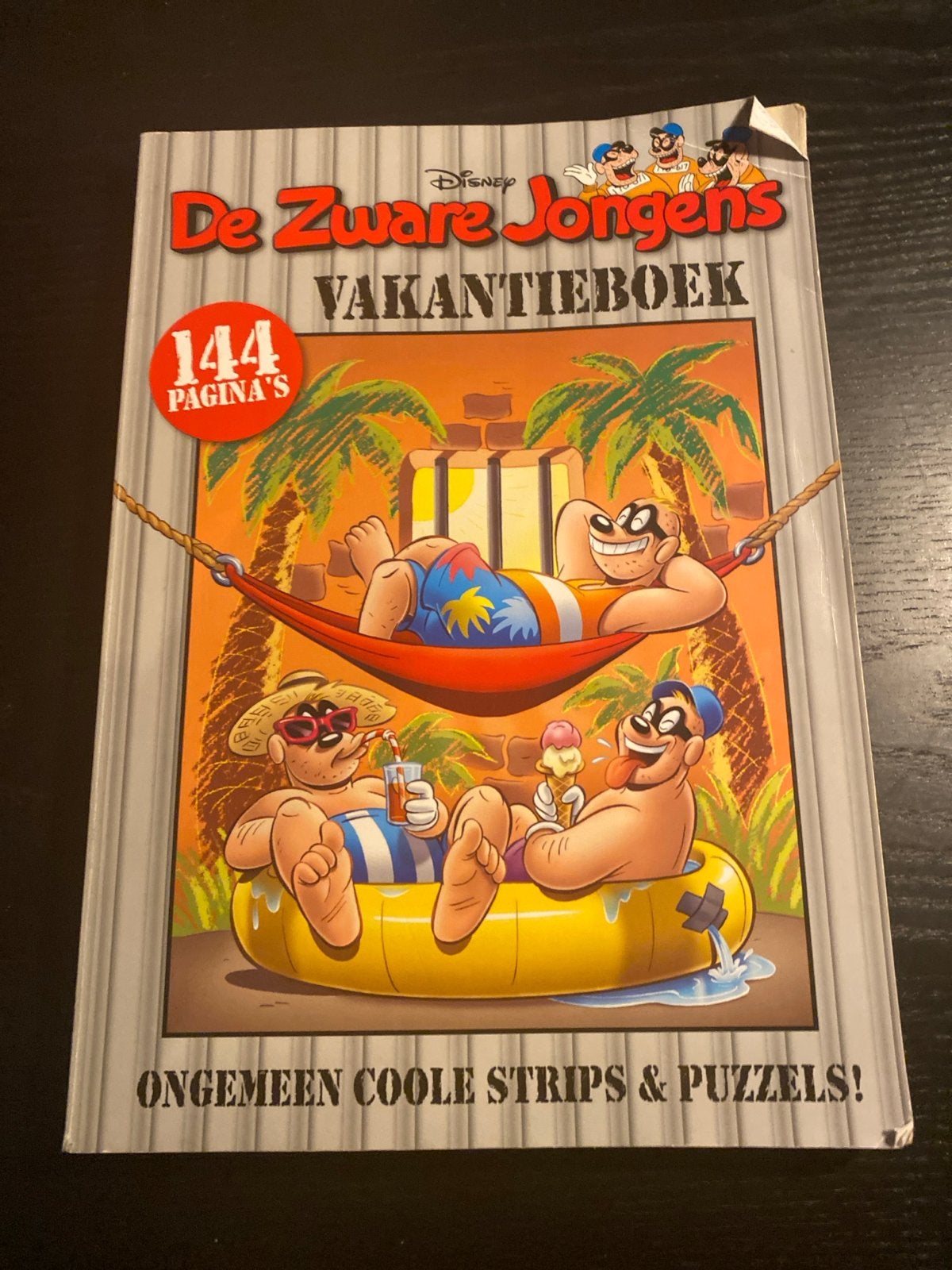 Disney De Zware Jongens Vakantieboek - Strips & Puzzels, Eén stripboek, Ophalen of Verzenden, Gelezen