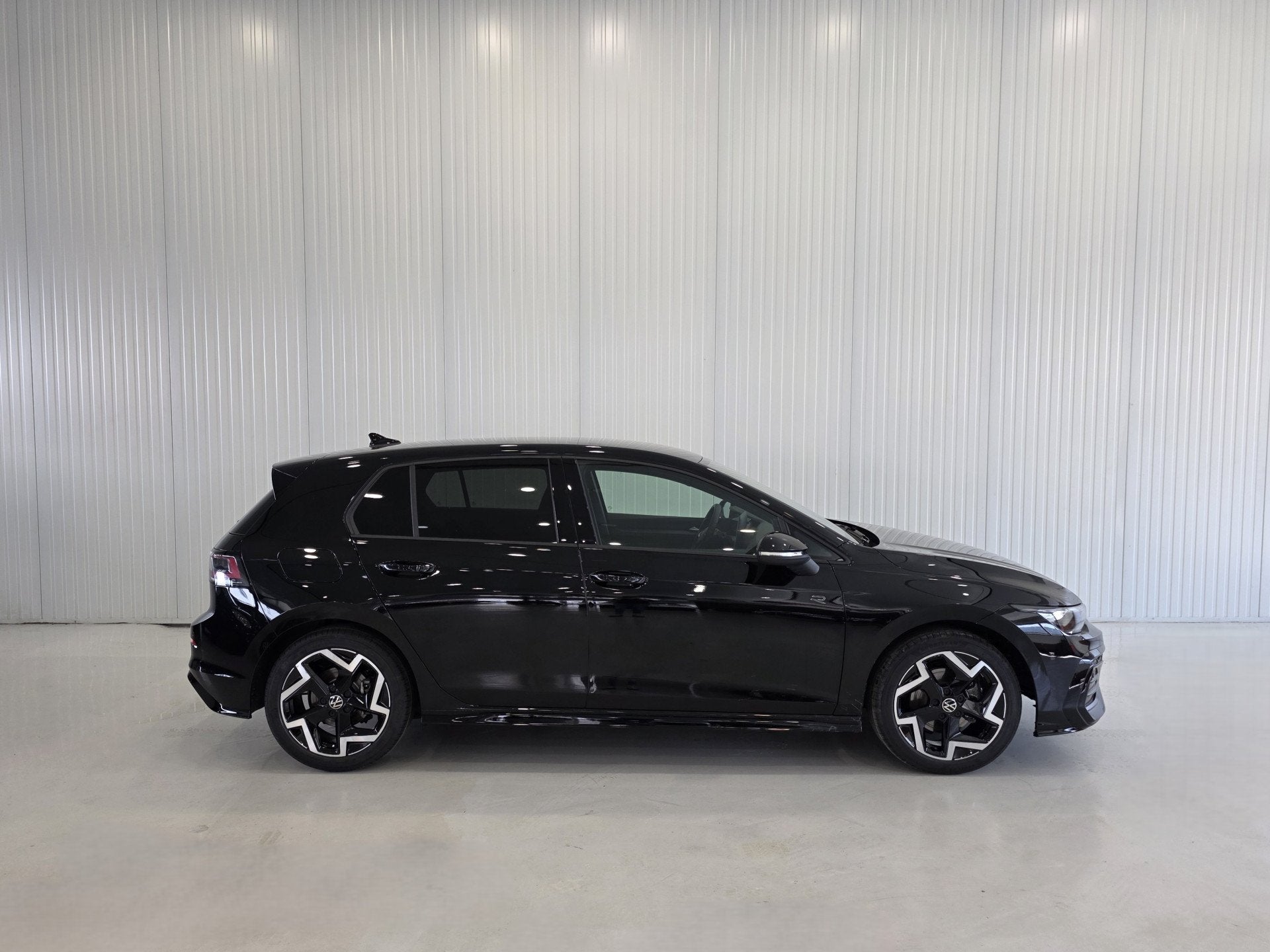 Volkswagen Golf 1.5 eTSI R-Line Edition |Black Style|Matrix|, Auto's, Volkswagen, 1273 kg, 4 cilinders, 150 pk, Alcantara