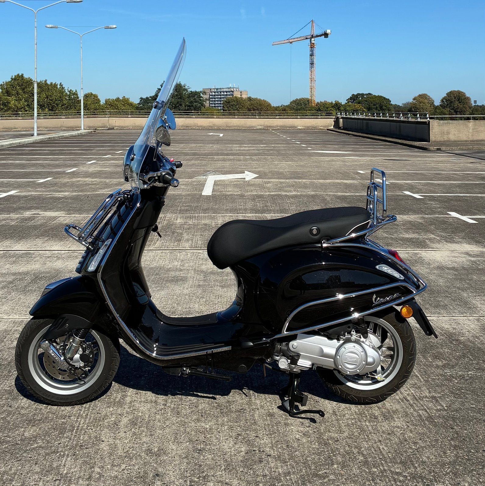 Vespa Primavera 50 RST Zwart Full Options 04-2026 Occasion, Overige modellen, Maximaal 45 km/u, 49 cc, Zo goed als nieuw