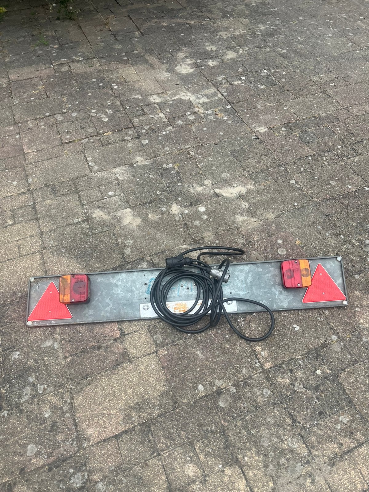Aanhangwagenverlichting, Ophalen, Zo goed als nieuw