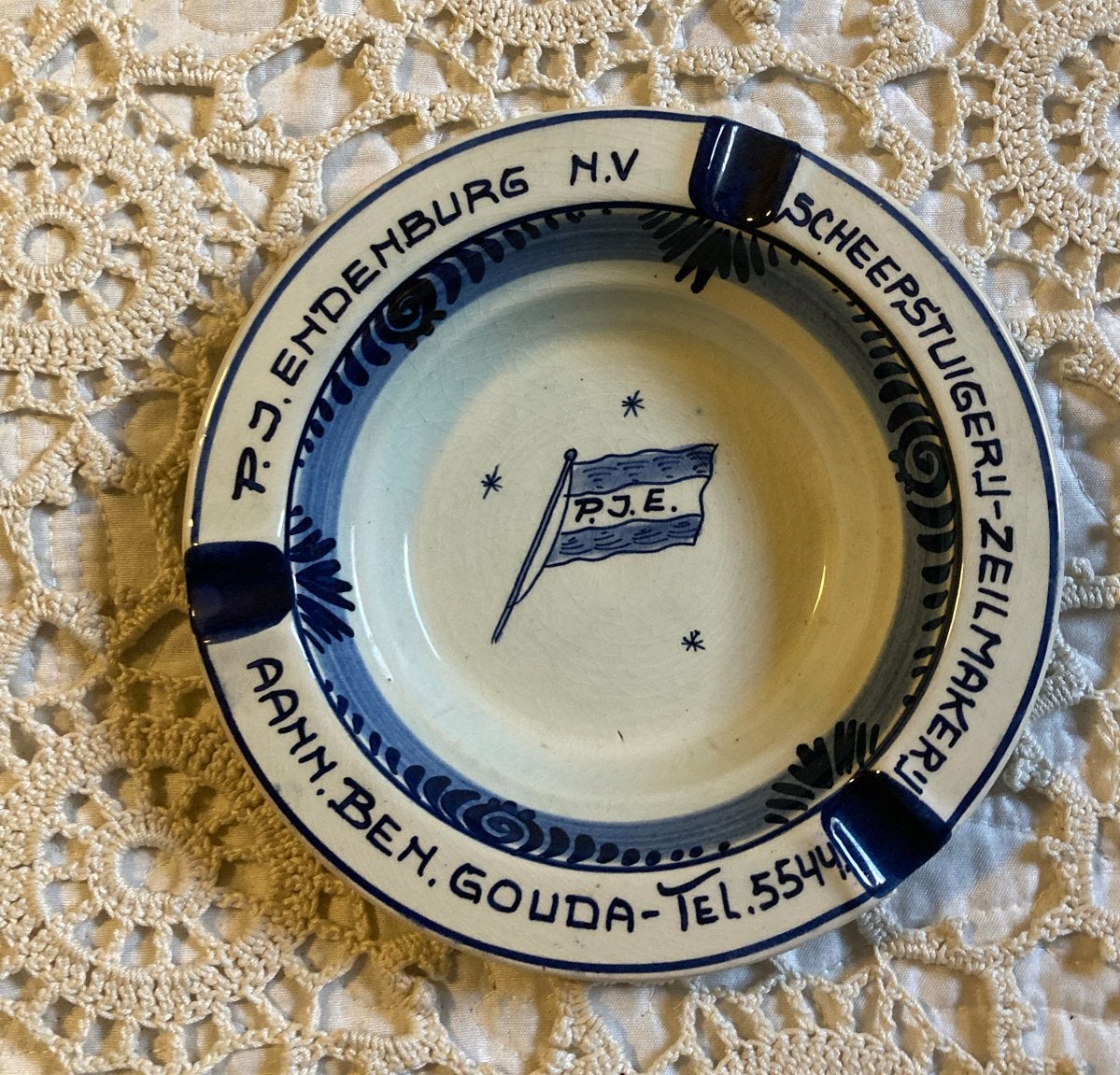Delfts Blauwe Asbak P.J.E. Scheepstuigerij-Zeilmakerij Gouda, Ophalen of Verzenden