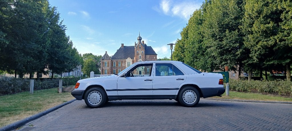 Mercedes-Benz 200-Serie 3.0 300 D AUT 1986 Wit, Zwart, 113 pk, Diesel, Particulier