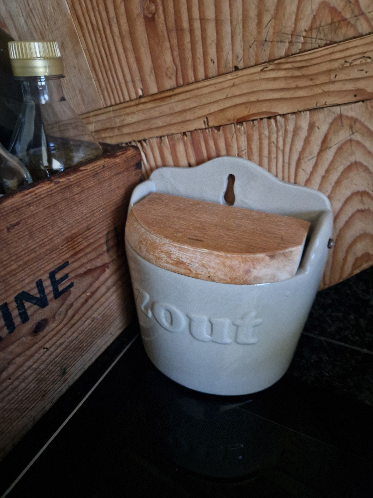 Vintage zoutpot van keramiek met houten deksel, Antiek en Kunst, Ophalen of Verzenden