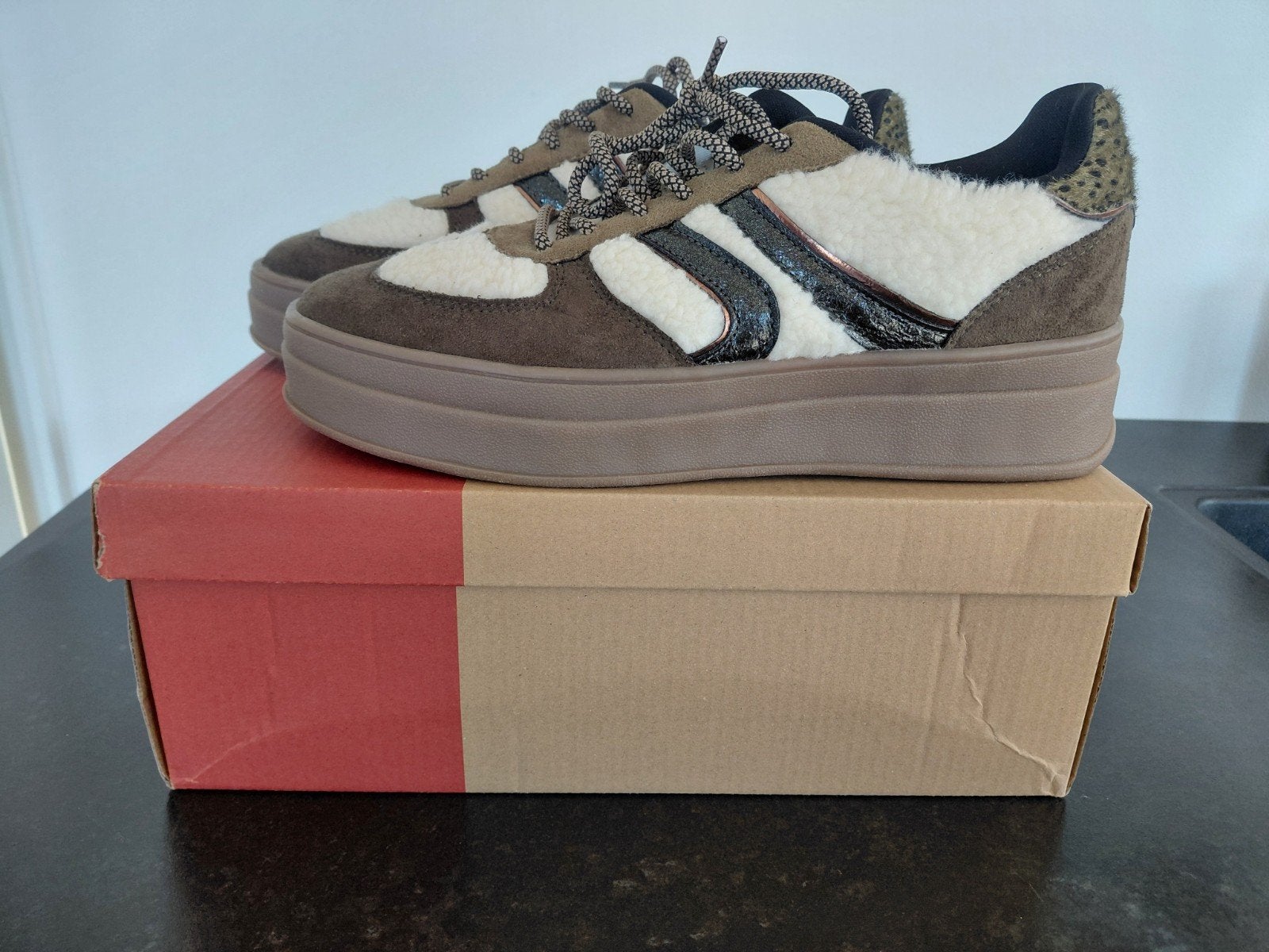 Nieuwe sneakers Nelson maat 41 (valt als 39.5-40), Ophalen of Verzenden, Nieuw, Sneakers of Gympen
