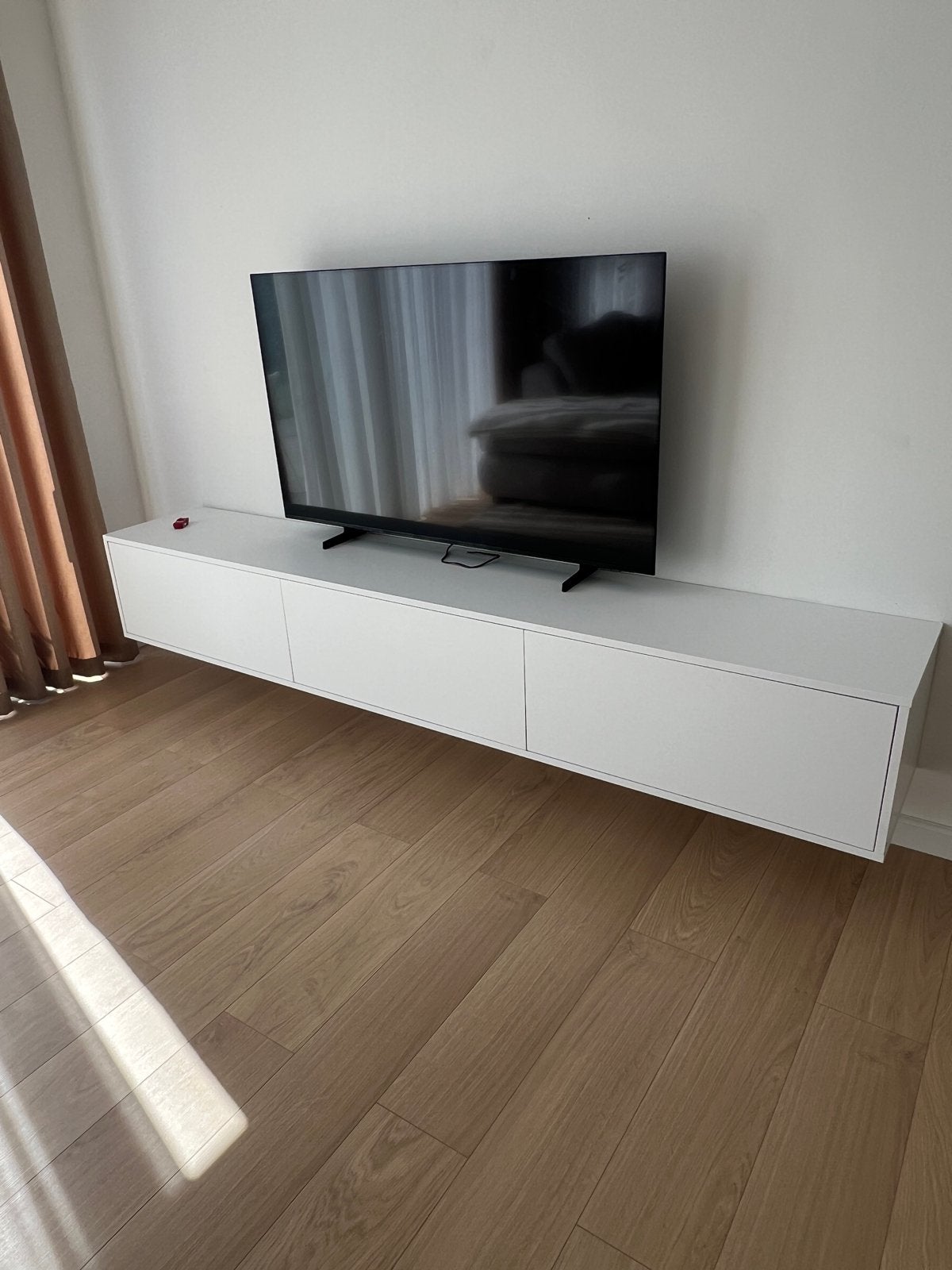 Strak wit tv-meubel, zwevend, met 3 lades, Ophalen, Overige materialen, 150 tot 200 cm, Zo goed als nieuw