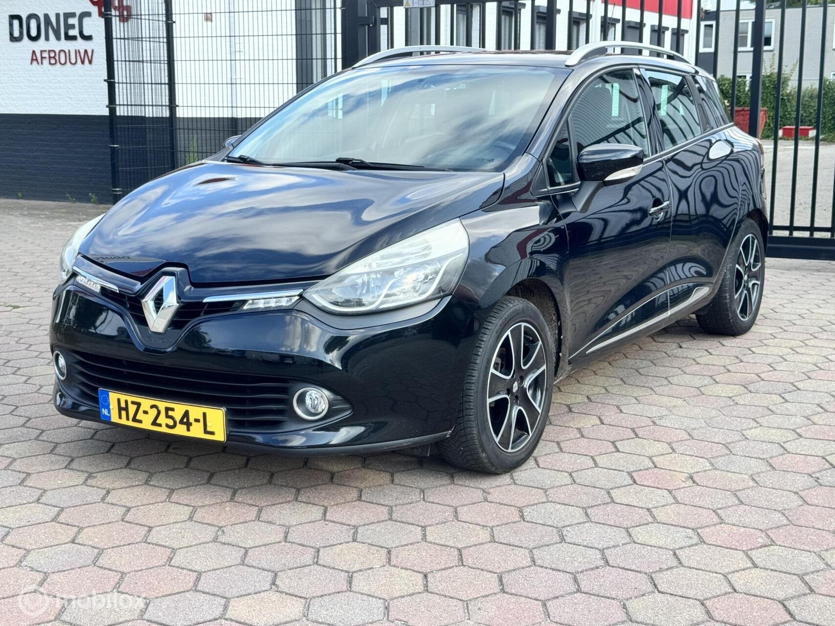 Renault Clio Estate 0.9 TCe Limited NL Auto geen import !, Auto's, Voorwielaandrijving, 898 cc, Stof, Gebruikt