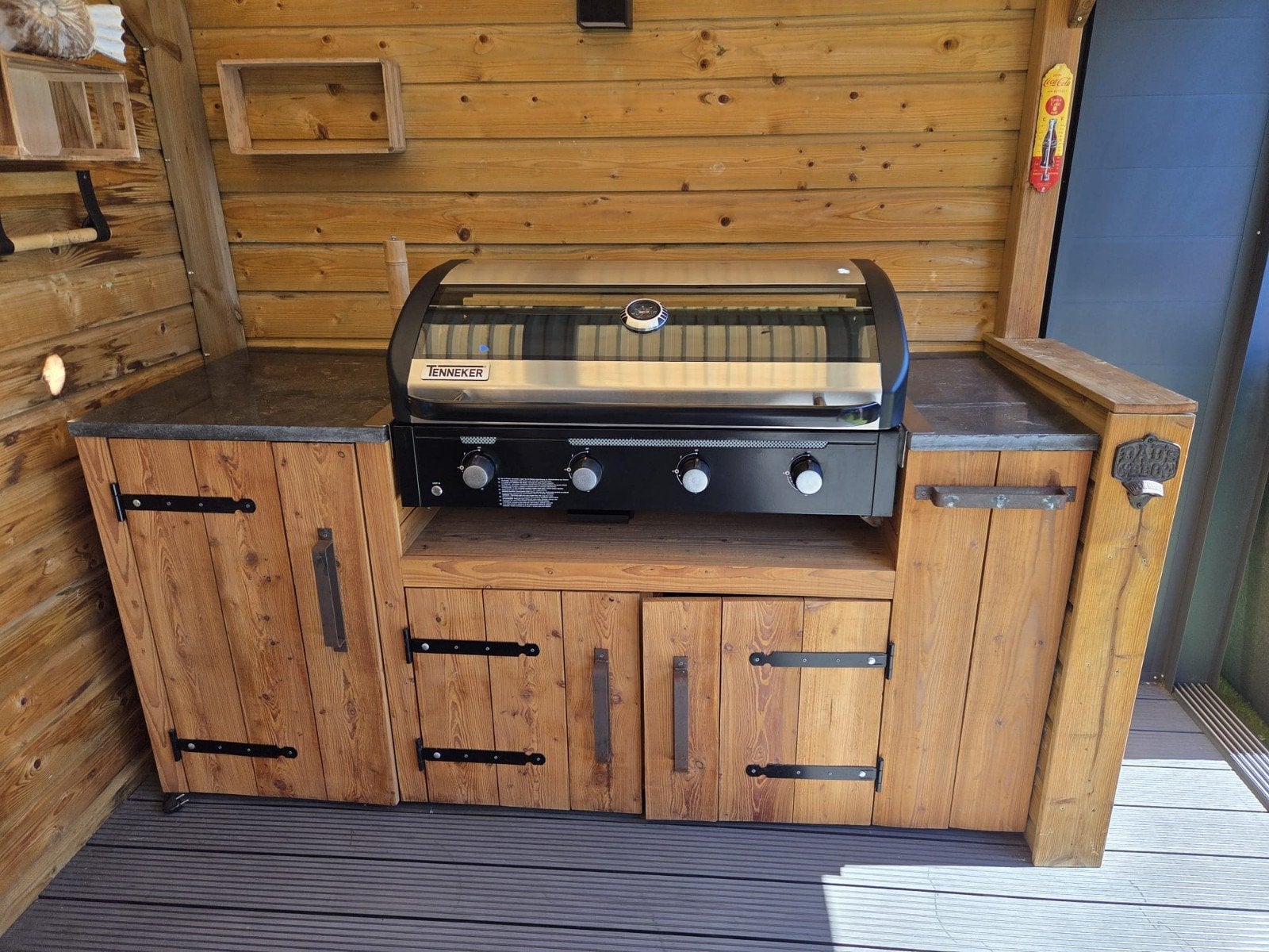 Prachtige Buitenkeuken met Tenneker gasbarbecue, Ophalen
