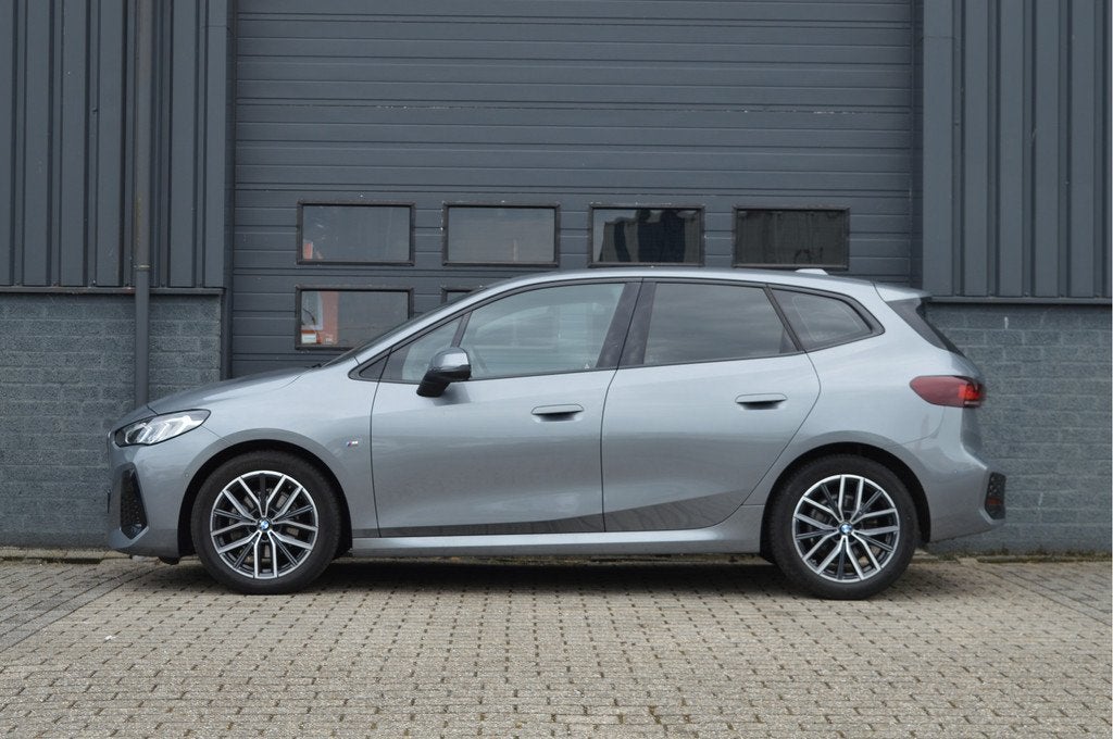 BMW 2 Serie Active Tourer 218i | M-PAKKET | CAMERA | ORG NL, 136 pk, Gebruikt, Met garantie (alle), 1445 kg