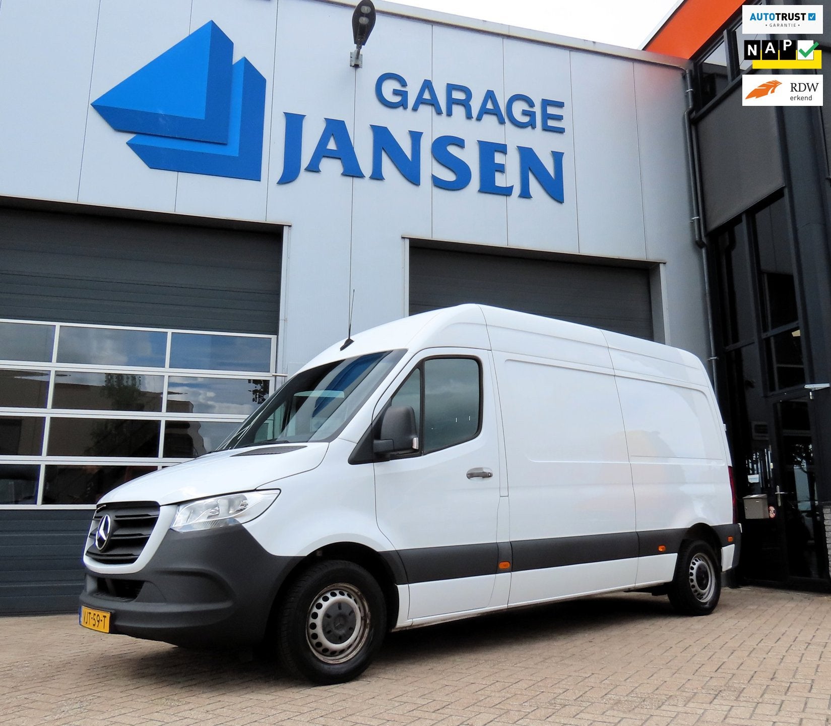 Mercedes-Benz Sprinter 311 2.2 CDI L2H2 MBUX Cruise Automaat, Auto's, Stof, Gebruikt, 4 cilinders, Wit