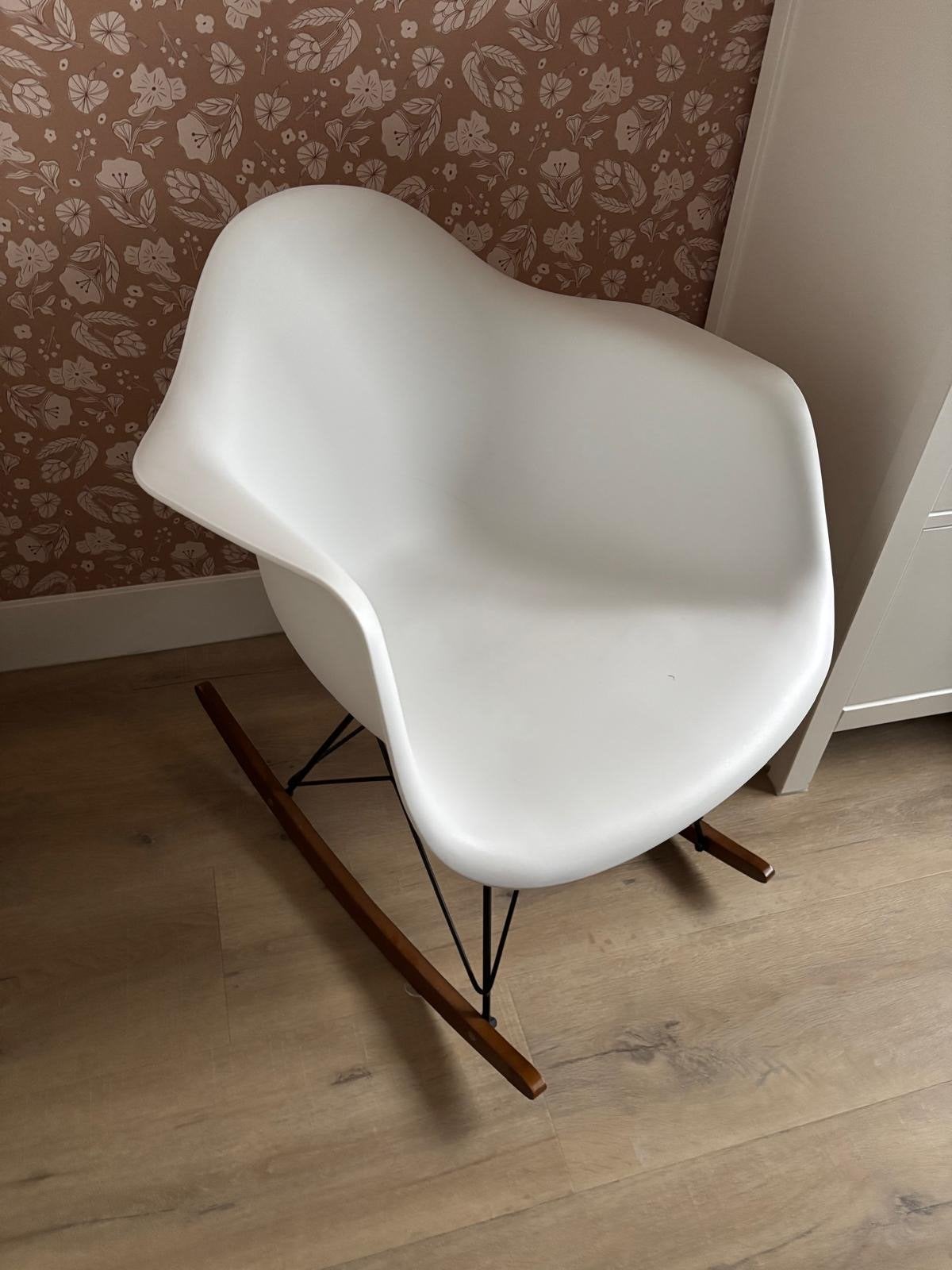 Replica Vitra Eames RAR Schommelstoel Wit Walnoot onderstel, Ophalen, Kunststof, Gebruikt, Wit