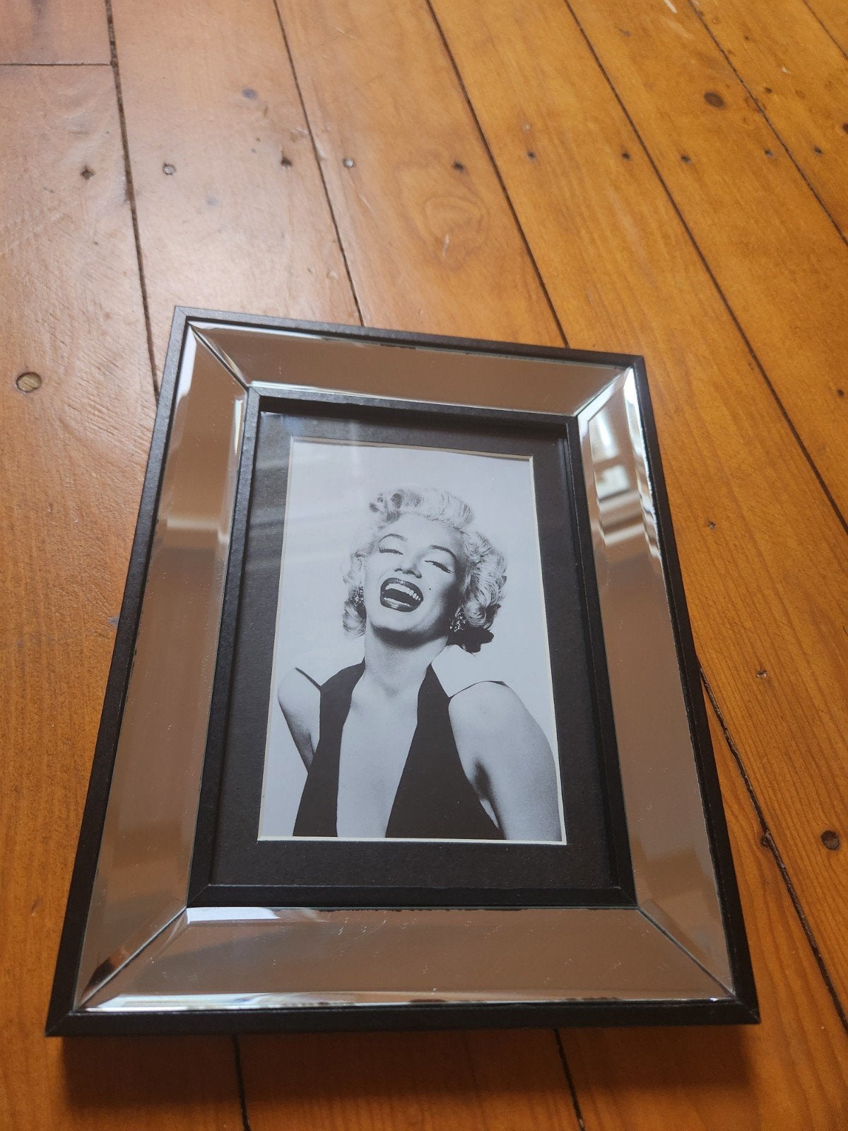 Marilyn Monroe fotolijst met spiegelrand, Gebruikt, Ophalen of Verzenden, Fotolijst, Met afbeelding