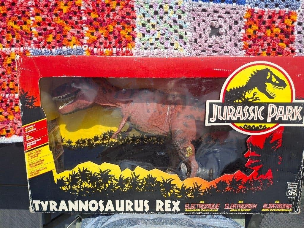 Jurassic Park Tyrannosaurus Rex in doos + 3x trading cards!, Ophalen of Verzenden, Gebruikt