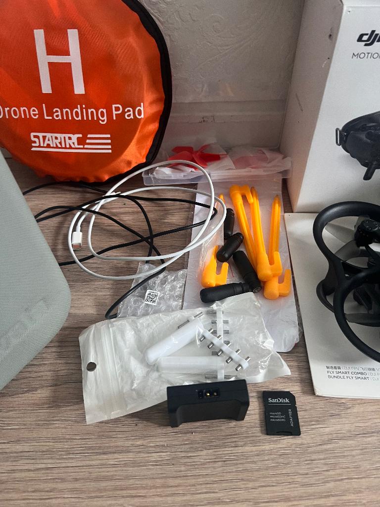 DJI FPV Combo + Motion Controller + 4 Accu’s + Koffer, Cameradrone, 5 tot 10 kilometer, 15 tot 30 minuten, Zo goed als nieuw