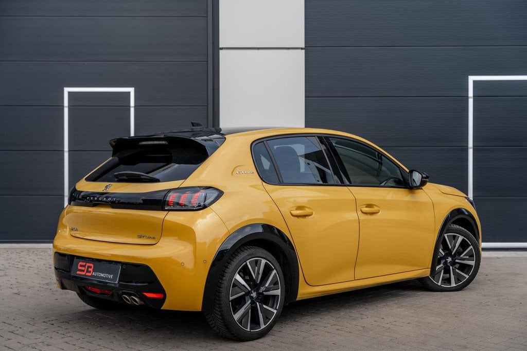 Peugeot 208 1.2 PureTech GT-Line Keyless|Navi|Carplay|VOL!, Zwart, 1199 cc, 1133 kg, Leder en Stof
