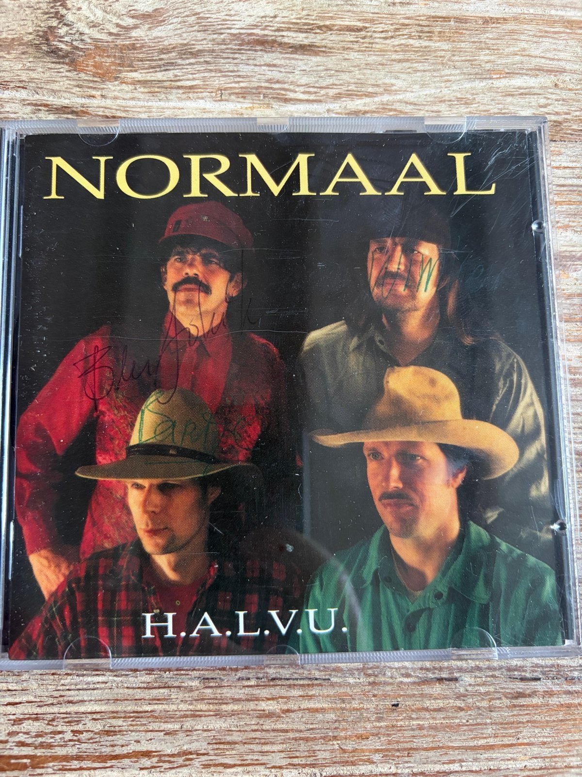 Normaal - H.A.L.V.U. CD gesigneerd door Bennie Jolink e.a., Ophalen of Verzenden, Gebruikt, Levenslied of Smartlap